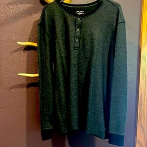 Men’s Untuckit long sleeve waffle weave henley